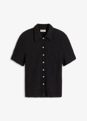 Bluzka koszulowa w strukturalny wzór. Czarne bluzki bonprix, bez wzorów, eleganckie, bez kołnierzyka, bez ramiączek. Za 54.99 zł.