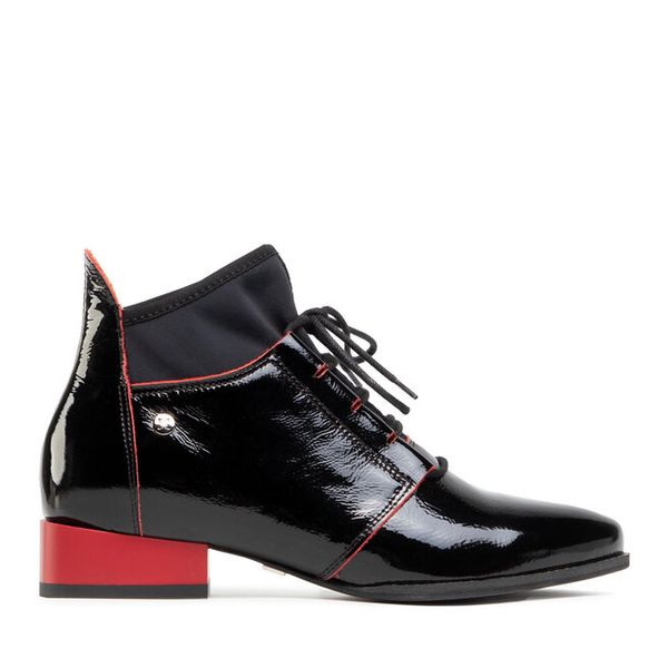 Trzewiki Maciejka. Czarne botki Maciejka, bez wzorów, bez obcasa, na płaskiej podeszwie, bez zapięcia. Za 289.99 zł.