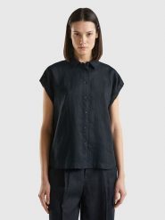 Benetton Bluzka w kolorze czarnym rozmiar: XS. Czarne bluzki Benetton, xs, bez wzorów, ze lnu, bez kołnierzyka, bez ramiączek. Za 84.01 zł.
