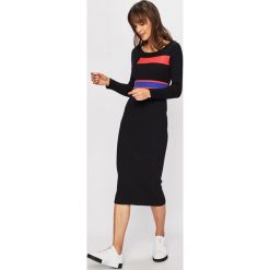 Armani Exchange - Sukienka. Sukienki Armani Exchange, na co dzień, s, bez wzorów, z bawełny, casualowe, bez kołnierzyka, bez ramiączek, maxi, dopasowane. W wyprzedaży za 479.90 zł.