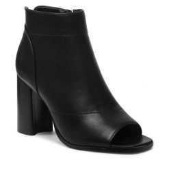 Botki Jenny Fairy. Czarne botki Jenny Fairy, bez wzorów, bez obcasa, na słupku, bez zapięcia. Za 79.99 zł.