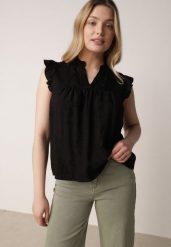 Czarna Bawełniana Bluzka z Kwiatowym Haftem i Falbankami Sabrilato. Czarne bluzki Born2be, m, bez wzorów, z bawełny, biznesowe, bez kołnierzyka, bez ramiączek. Za 69.99 zł.