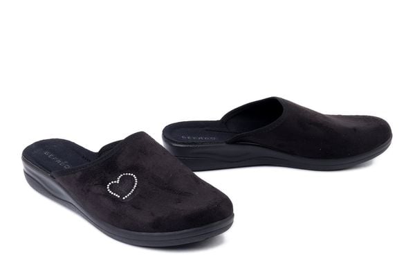 BEFADO 551D 015 czarny, kapcie damskie. Czarne obuwie domowe Befado, bez wzorów, bez zapięcia. Za 50.99 zł.