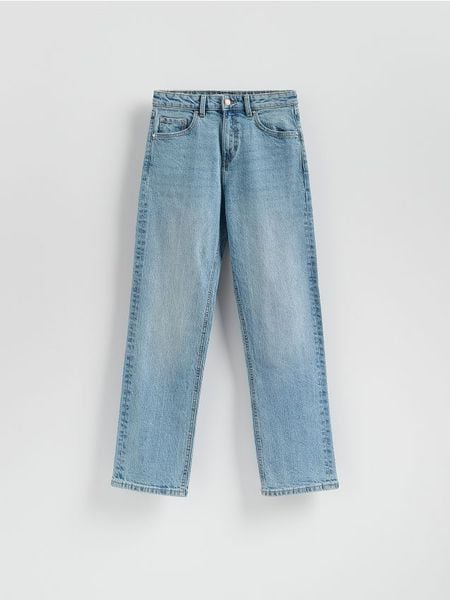 Jeansy straight z krótszą nogawką - niebieski. Niebieskie jeansy Reserved, bez wzorów. W wyprzedaży za 79.99 zł.