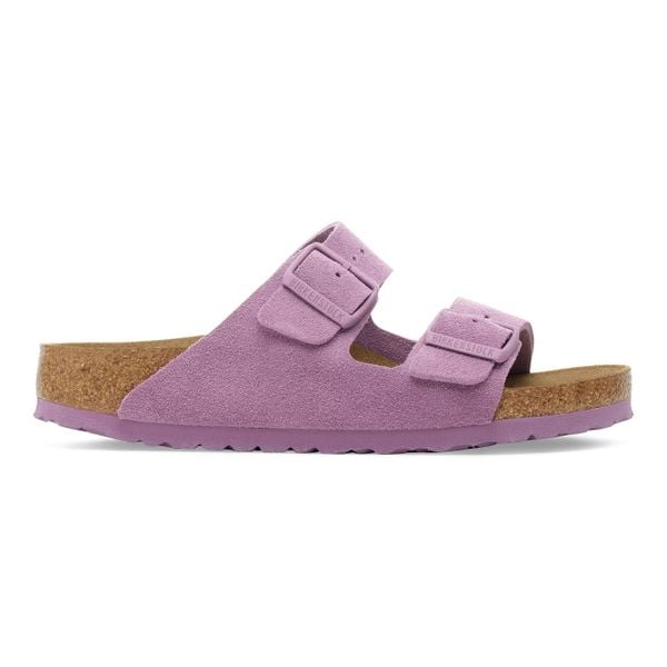 Birkenstock Arizona Suede Leather Klapki damskie. Czerwone klapki Birkenstock, bez wzorów, ze skóry, bez obcasa. Za 369.99 zł.