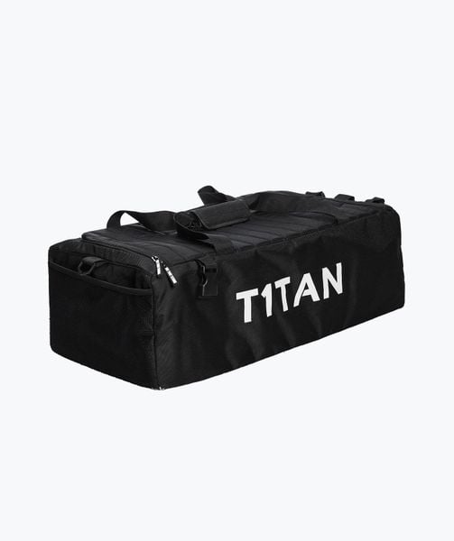 Torba sportowa dla bramkarzy. Czarne torby na ramię T1TAN, bez wzorów, sportowe, na ramię, bez dodatków. Za 379.99 zł.
