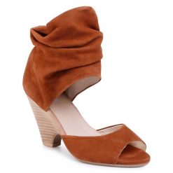 Sandały QUAZI. Brązowe sandały QUAZI, bez wzorów, bez obcasa, na słupku, bez zapięcia. Za 309.99 zł.