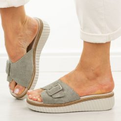 Khaki skórzane klapki damskie S.Barski 7002. Brązowe klapki S.BARSKI, bez wzorów, z jeansu, bez obcasa, na koturnie. Za 229.00 zł.