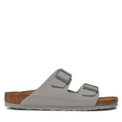 Klapki Birkenstock. Szare klapki Birkenstock, bez wzorów, bez obcasa. Za 269.99 zł.