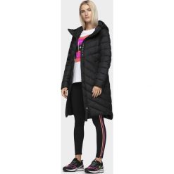 Płaszcz puchowy damski KUDP214 - głęboka czerń. Brązowe płaszcze 4f, bez wzorów, z puchu, bez kaptura. Za 349.99 zł.