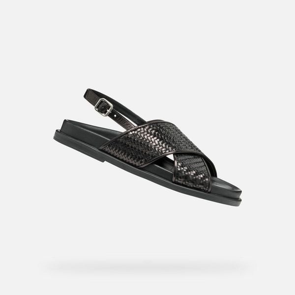 Sandały GEOX D ADELASH Czarny. Czarne sandały Geox, bez wzorów, ze skóry, bez obcasa, bez zapięcia. Za 466.99 zł.