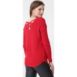 Czerwony Sweter Emmie. Czerwone swetry Born2be, l, bez wzorów, prążkowane, bez ramiączek. Za 69.99 zł.