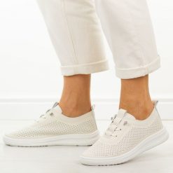 Beżowe ażurowe półbuty damskie Potocki 16366. Brązowe obuwie sportowe POTOCKI, na lato, z dresówki, bez zapięcia. W wyprzedaży za 113.52 zł.