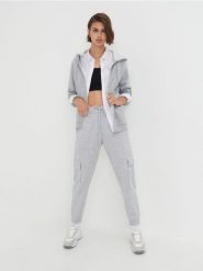 Bluza z kapturem - szary. Szare bluzy Sinsay, l, bez wzorów, z bawełny, z kapturem. W wyprzedaży za 24.99 zł.