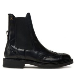 Sztyblety Tommy Hilfiger. Czarne botki TOMMY HILFIGER, bez wzorów, bez obcasa, na płaskiej podeszwie, bez zapięcia. Za 899.99 zł.