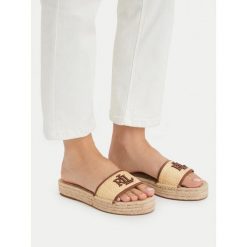 Klapki LAUREN RALPH LAUREN. Brązowe klapki Lauren Ralph Lauren, bez wzorów, bez obcasa. Za 426.99 zł.