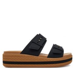 Klapki Crocs. Czarne klapki Crocs, bez wzorów, bez obcasa. Za 219.99 zł.