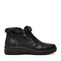 Botki Rieker. Czarne botki Rieker, bez wzorów, bez obcasa, na płaskiej podeszwie, bez zapięcia. Za 379.99 zł.