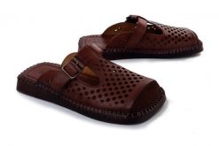Artiker Relaks 58C1012 choco, klapki damskie. Brązowe klapki Artiker Relaks, bez wzorów, ze skóry, bez obcasa. Za 294.90 zł.