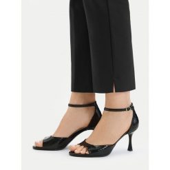 Szpilki JENNY. Czarne szpilki Jenny, bez wzorów, bez obcasa, na szpilce, bez zapięcia. Za 119.99 zł.