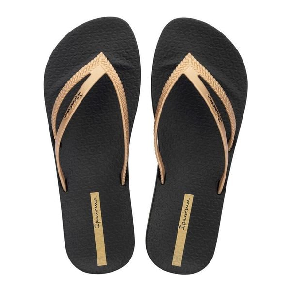 Klapki damskie japonki Ipanema Bossa Soft. Czarne klapki Ipanema, bez wzorów, z gumy, bez obcasa. Za 89.00 zł.