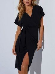 LA Angels Sukienka w kolorze czarnym rozmiar: S. Czarne sukienki LA Angels, na co dzień, s, bez wzorów, bez kołnierzyka, bez ramiączek, midi, proste. Za 152.99 zł.