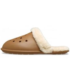 Kapcie Crocs CLASSIC FUZZ SCUFF SLIPPER 212143-2EY. Brązowe obuwie domowe Crocs, bez wzorów, z futra, bez zapięcia. Za 189.00 zł.