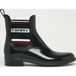 Tommy Hilfiger - Kalosze. Czarne kalosze TOMMY HILFIGER, bez wzorów, z gumy. W wyprzedaży za 249.90 zł.