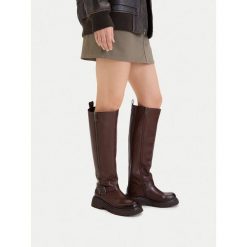 Kozaki G-Star. Brązowe kozaki G-Star, bez obcasa, na płaskiej podeszwie, bez zapięcia. Za 799.99 zł.