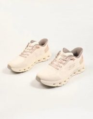 Buty sportowe Sneakersy damskie, Slip-Ins: Glide-Step Pro - Pure Motion. Brązowe trekkingi Skechers, z materiału, przed kostkę, trekkingowe. Za 499.99 zł.