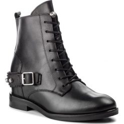 Botki BADURA - 8204-69 Czarny 1520. Czarne botki Badura, bez wzorów, ze skóry, bez obcasa, na obcasie, bez zapięcia. W wyprzedaży za 309.00 zł.