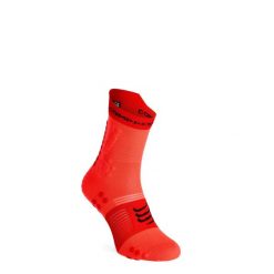 Skarpety biegowe Compressport Pro Racing Socks v4.0 Trail. Czerwone skarpety Compressport, bez wzorów. Za 78.99 zł.