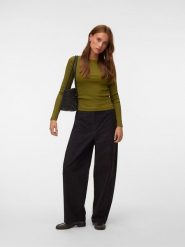 Vero Moda Koszulka w kolorze oliwkowym rozmiar: XS. Brązowe bluzki Vero Moda, xs, bez wzorów, prążkowane, bez kołnierzyka, bez ramiączek. Za 73.95 zł.