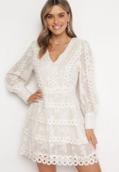 Jasnobeżowa Sukienka Mini o Luźnym Kroju z Trójkątnym Dekoltem i Ażurowym Zdobieniem Malachia. Brązowe sukienki Born2be, l, z aplikacjami, z materiału, bez kołnierzyka, bez ramiączek, mini. Za 219.99 zł.