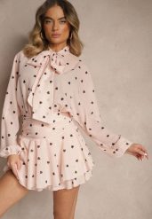 Różowa Sukienka o Rozkloszowanym Kroju z Nietoperzowymi Rękawami i Wiązaniem Mironaria. Czerwone sukienki Renee, na co dzień, m, bez wzorów, eleganckie, bez kołnierzyka, bez ramiączek, mini, kopertowe. Za 154.99 zł.