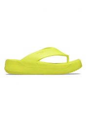 Crocs Japonki "Getaway Platform" w kolorze żółtym rozmiar: 37/38. Żółte klapki Crocs, bez wzorów, z otwartym noskiem, bez obcasa, na platformie. Za 131.43 zł.