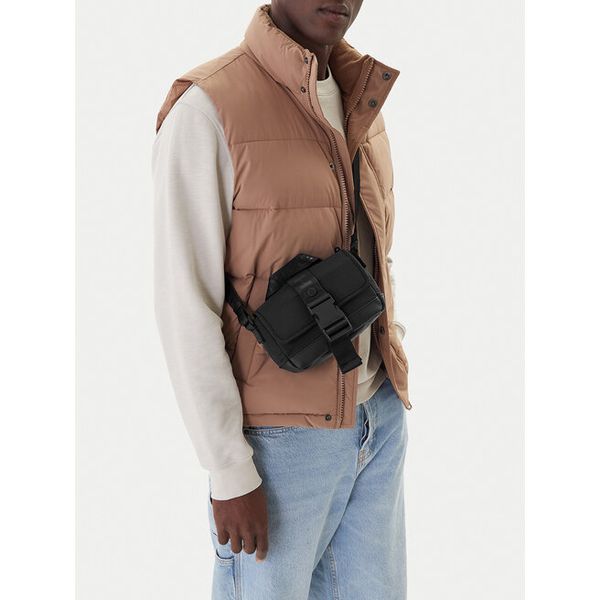 Saszetka Hunter. Czarne torby na ramię Hunter, bez wzorów, młodzieżowe, bez dodatków. Za 129.99 zł.