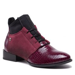 Botki Maciejka. Czerwone botki Maciejka, bez wzorów, bez obcasa, na płaskiej podeszwie, bez zapięcia. Za 449.99 zł.