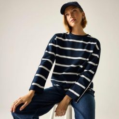 Sweter damski Regatta Avira. Niebieskie swetry Regatta, bez wzorów, bez ramiączek. Za 169.99 zł.