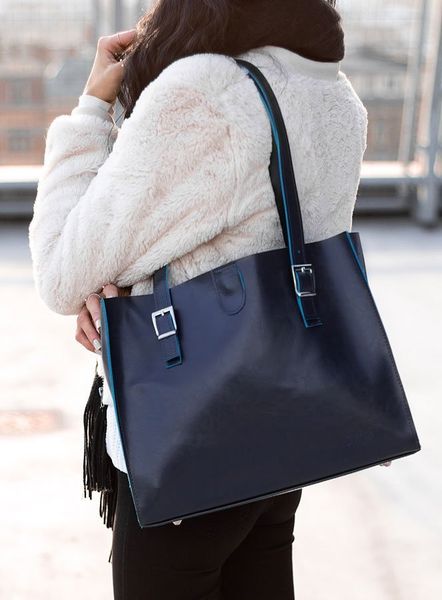 Skórzana torebka damska granatowa DAN-A T353A. Niebieskie torebki klasyczne DAN-A, bez wzorów, ze skóry, bez dodatków. Za 399.99 zł.