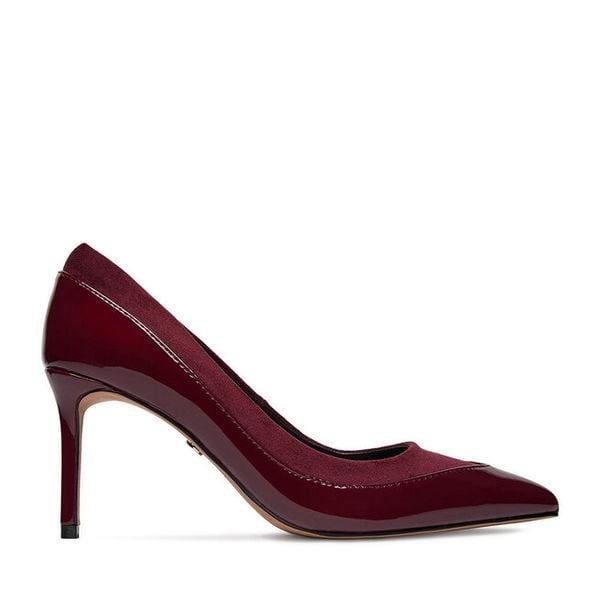 Szpilki Nine West. Czerwone szpilki Nine West, bez wzorów, bez obcasa, na szpilce, bez zapięcia. Za 249.99 zł.