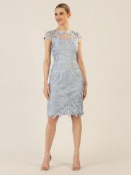 APART Sukienka w kolorze błękitnym rozmiar: 40. Niebieskie sukienki Apart, bez wzorów, bez kołnierzyka, bez ramiączek, midi. Za 474.95 zł.
