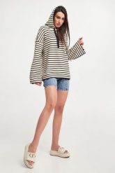 Spodenki jeansowe ARMANI EXCHANGE. Szorty Armani Exchange, bez wzorów, z jeansu. W wyprzedaży za 248.57 zł.