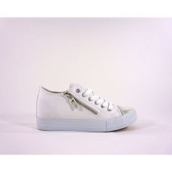 PÓŁTRAMPKI MŁODZIEŻOWE PRET 319 BIA. Trampki PRETTY, bez wzorów, z materiału, bez zapięcia. Za 49.90 zł.