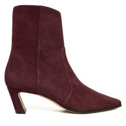 Botki Stuart Weitzman. Czerwone botki Stuart Weitzman, bez wzorów, bez obcasa, na słupku, bez zapięcia. Za 2,769.00 zł.