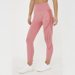 Legginsy fitness damskie leslie ciemnoróżowe. Czerwone legginsy LEGEA, bez wzorów, z elastanu, z podwyższonym stanem. W wyprzedaży za 97.00 zł.
