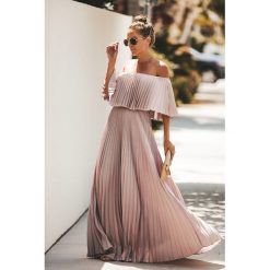Sukienka LELA PUDRA. Czerwone sukienki Sukienka LELA PUDRA, l, bez wzorów, bez kołnierzyka, bez ramiączek. W wyprzedaży za 129.00 zł.