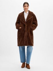 BOSS Orange płaszcz z futra typu teddy Kobiety Sztuczne włókno brązowy, 42. Brązowe płaszcze BOSS Orange, bez wzorów, z włókna, bez kaptura. Za 1,349.95 zł.