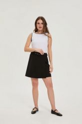 Spódnico-szorty czarne. Czarne szorty MOODO, bez wzorów, z elastanu. Za 119.99 zł.