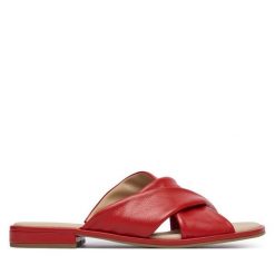 Klapki Caprice. Czerwone klapki Caprice, bez wzorów, bez obcasa. Za 299.99 zł.